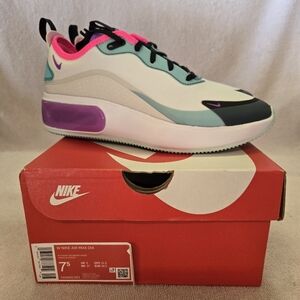 NIKE Women Air Max DIA Platinum Tint Bright Violet  Size 7.5 Brand NEW